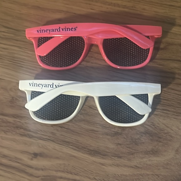 2 Pairs Vineyard Vines Sunglasses Accessories Kentucky Derby swag - Picture 2 of 4